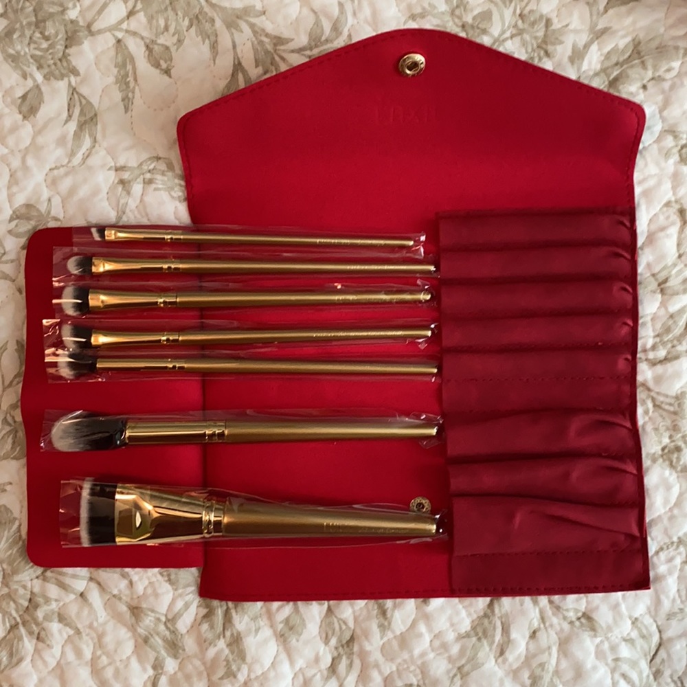 8 piece Gold Luxie Brush Set